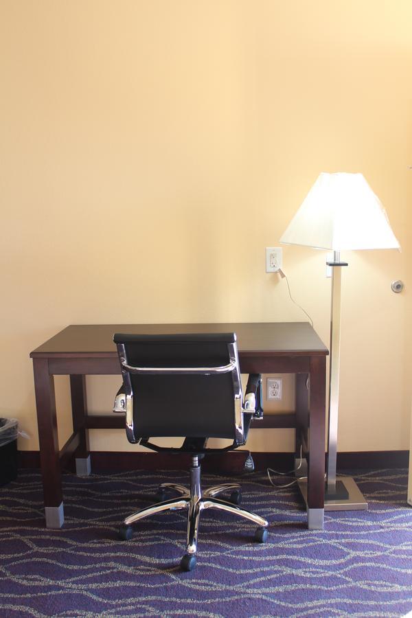Express Inn And Suites ฮัมเบิล ภายนอก รูปภาพ
